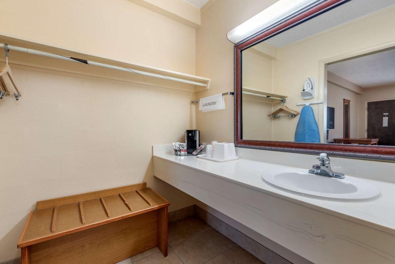 Asam Hotel Goodland Extérieur photo